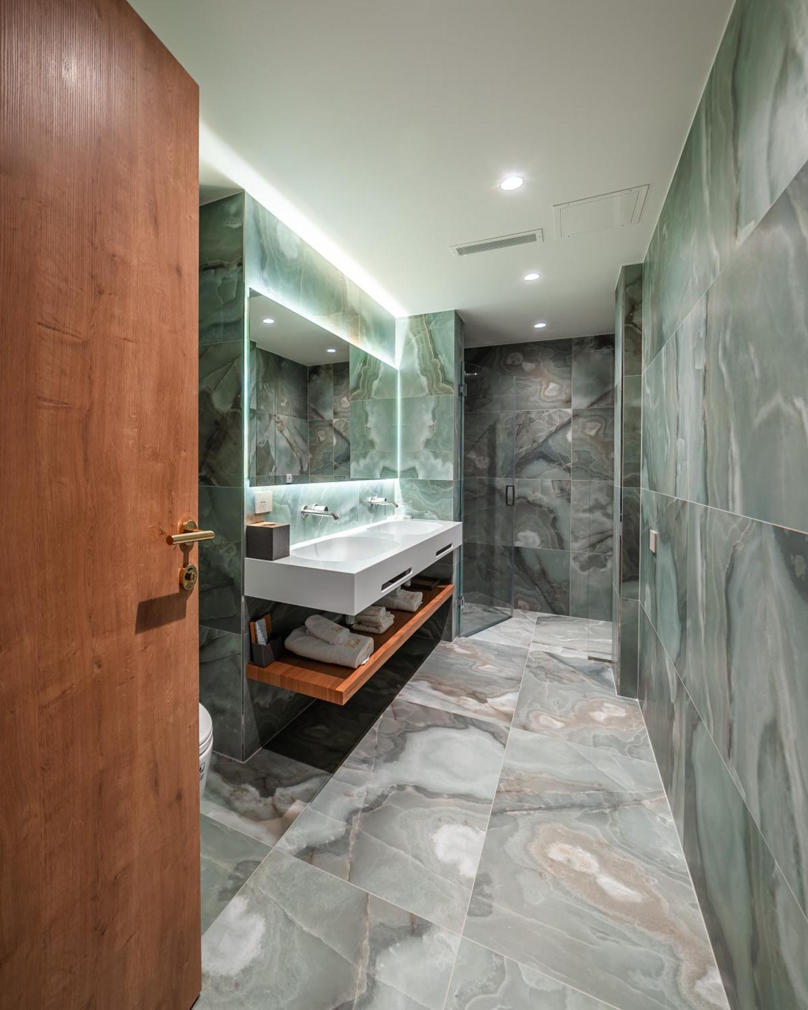 Hotel Vale Sarandë エクステリア 写真